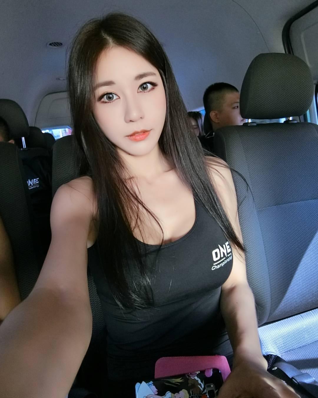 Park Si Hyun Car Model Picture and Photo