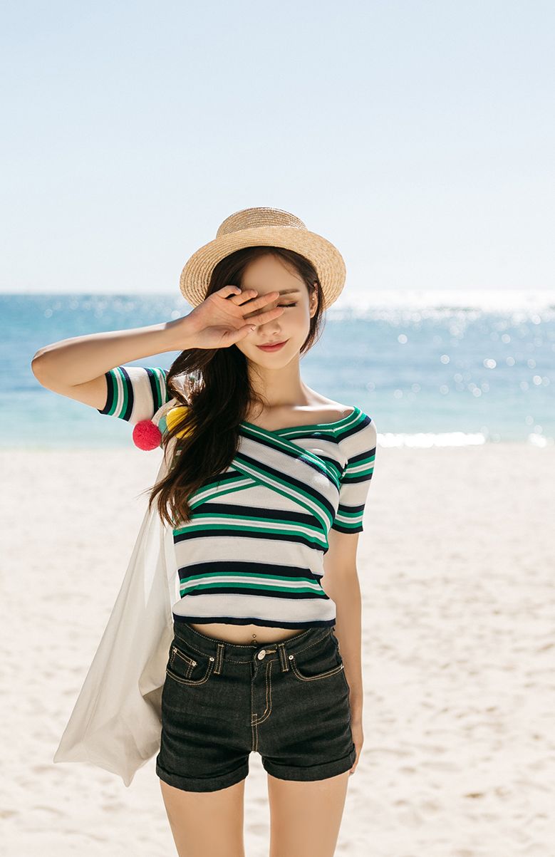 Son Yoon Joo Beach Temperament Picture and Photo