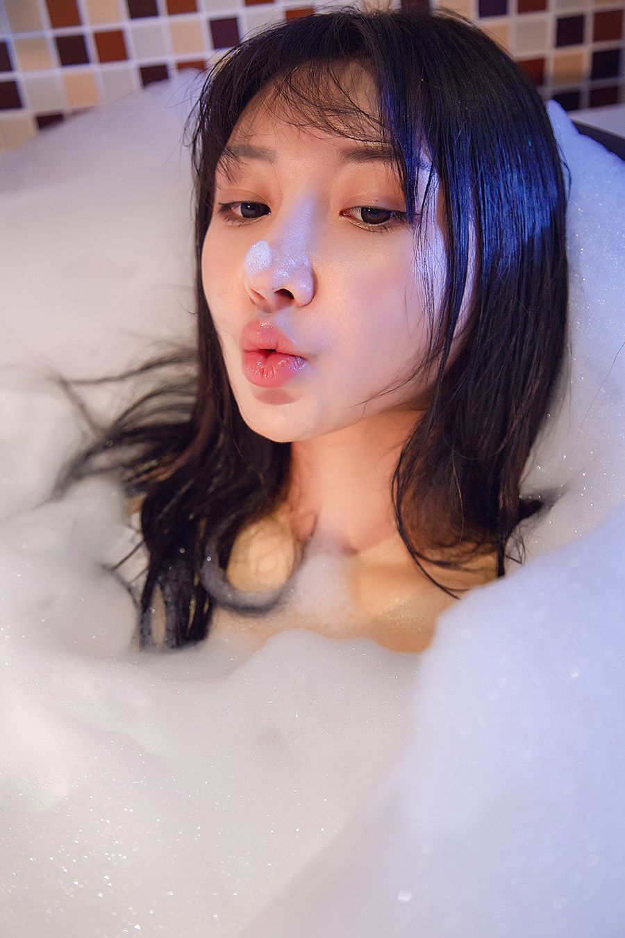 TouTiao Girls Vol. 588 Bubble Love