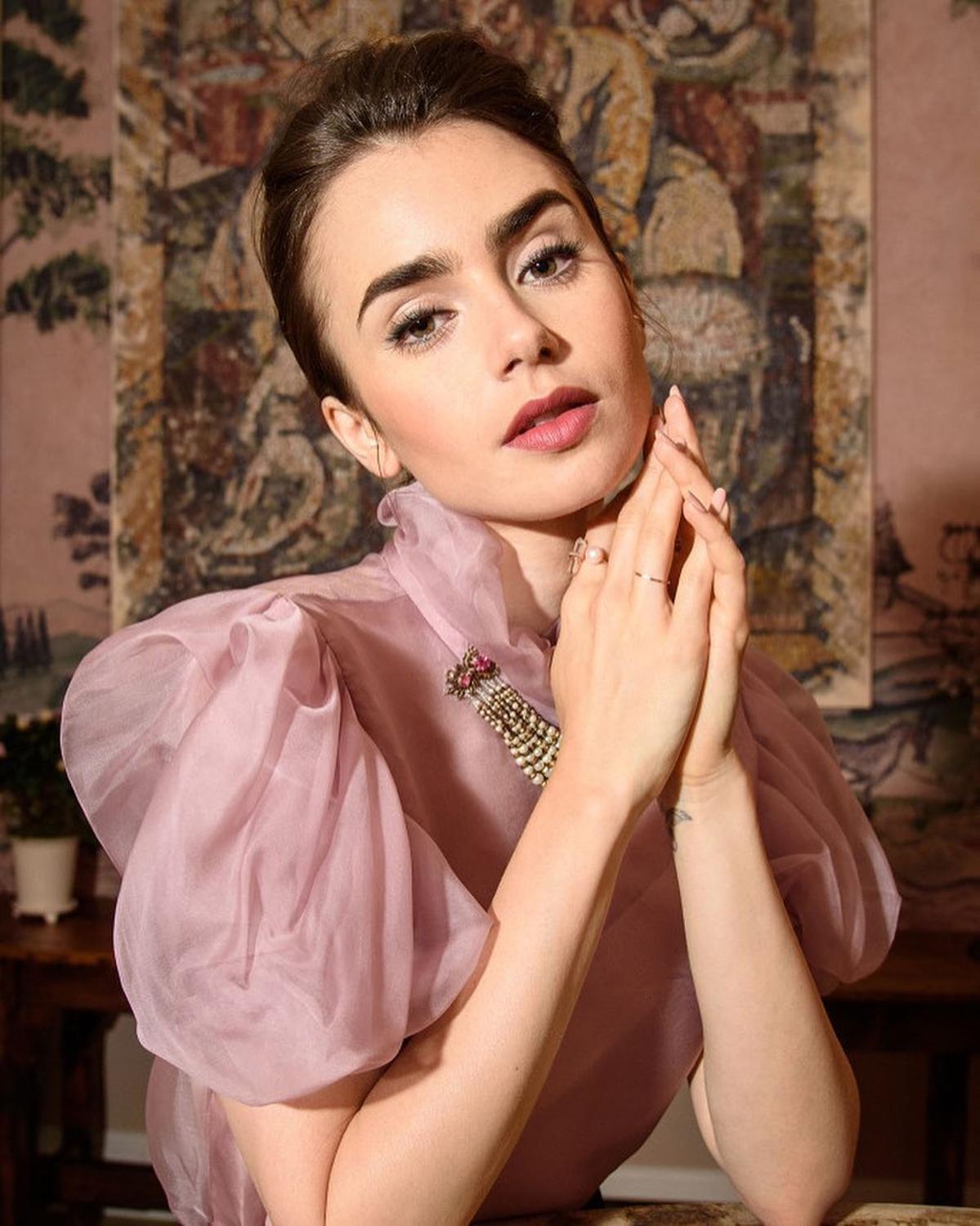 Lily Collins Lovely Lovely Picture and Photo