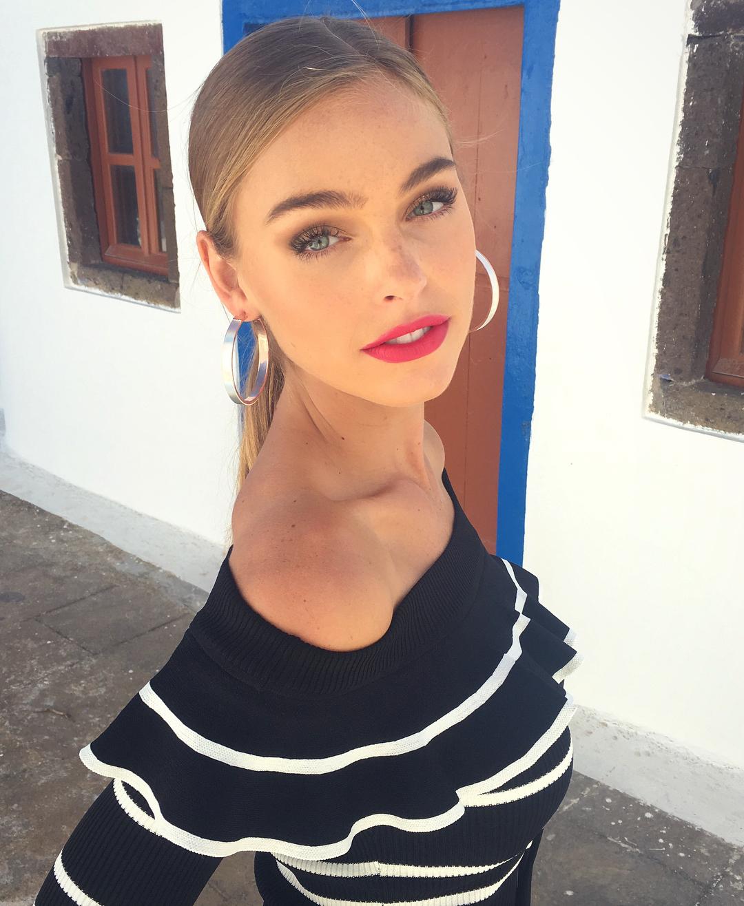 Elizabeth Turner Bikini Picture and Photo