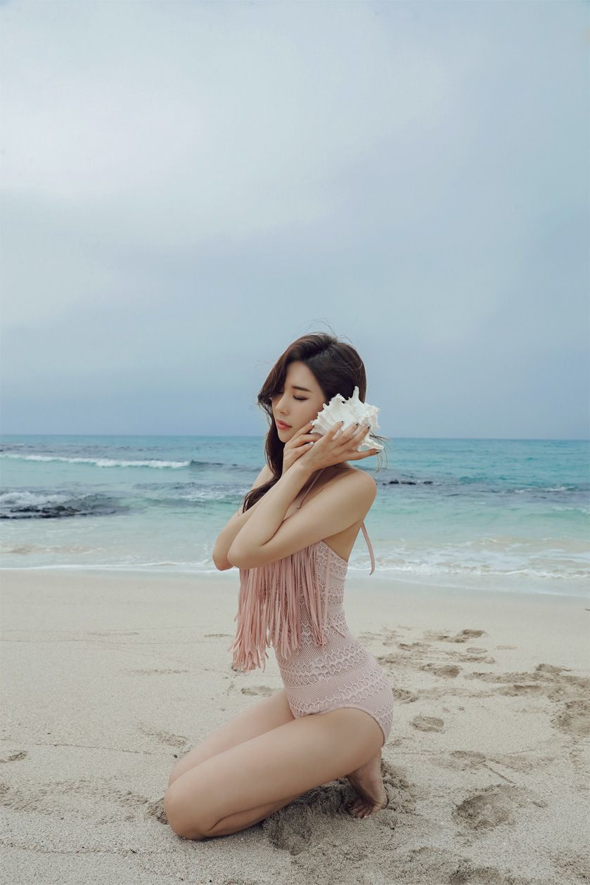 Park Da Hyun Beach Bikini Picture and Photo