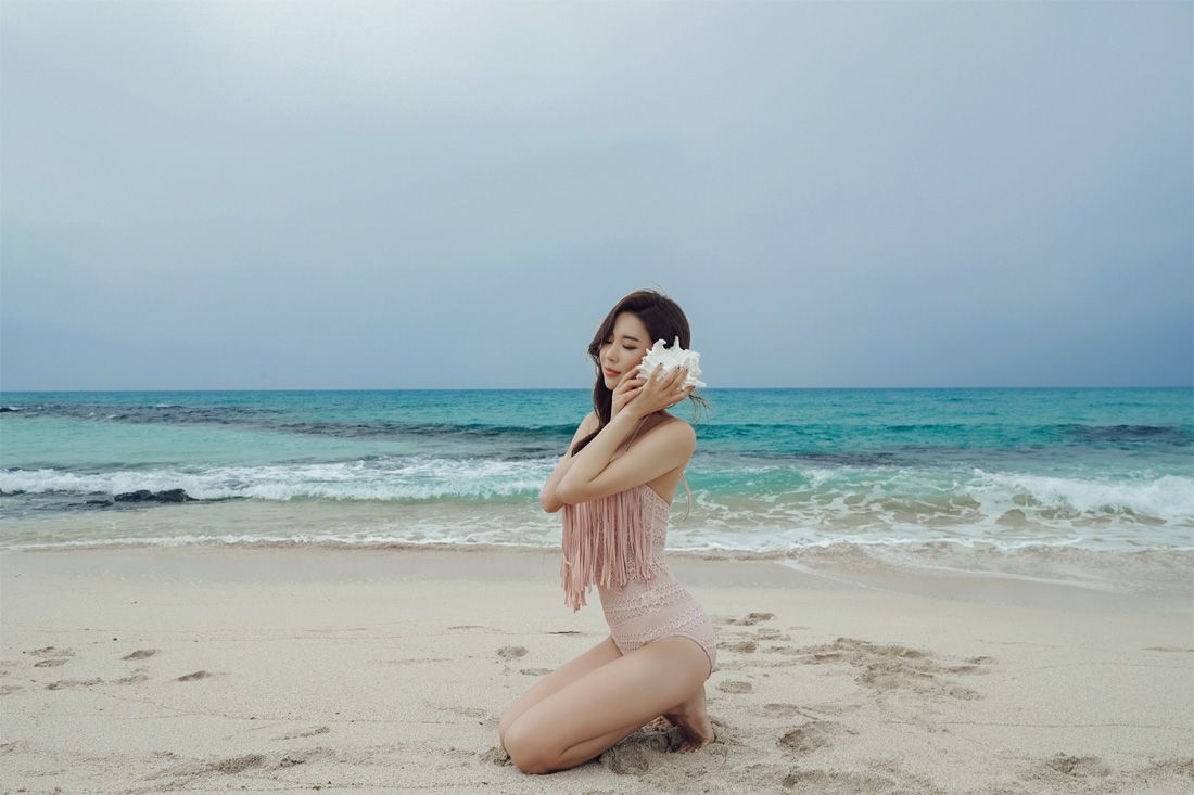 Park Da Hyun Beach Bikini Picture and Photo