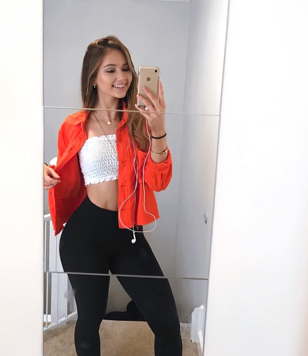 Isabela Fernandez Big Booty Sport Picture and Photo