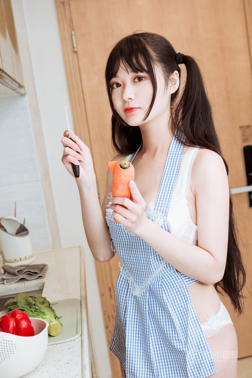 YALAYI Vol. 204 Delicious Kitchen Girl