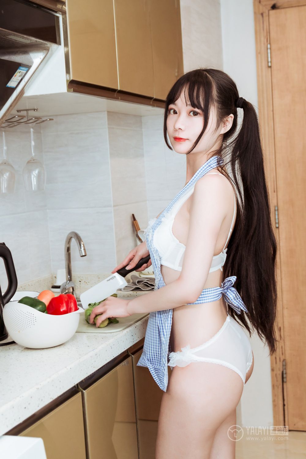 YALAYI Vol. 204 Delicious Kitchen Girl