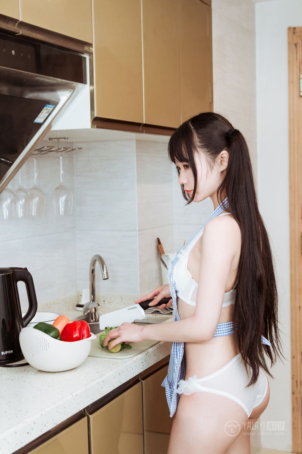 YALAYI Vol. 204 Delicious Kitchen Girl