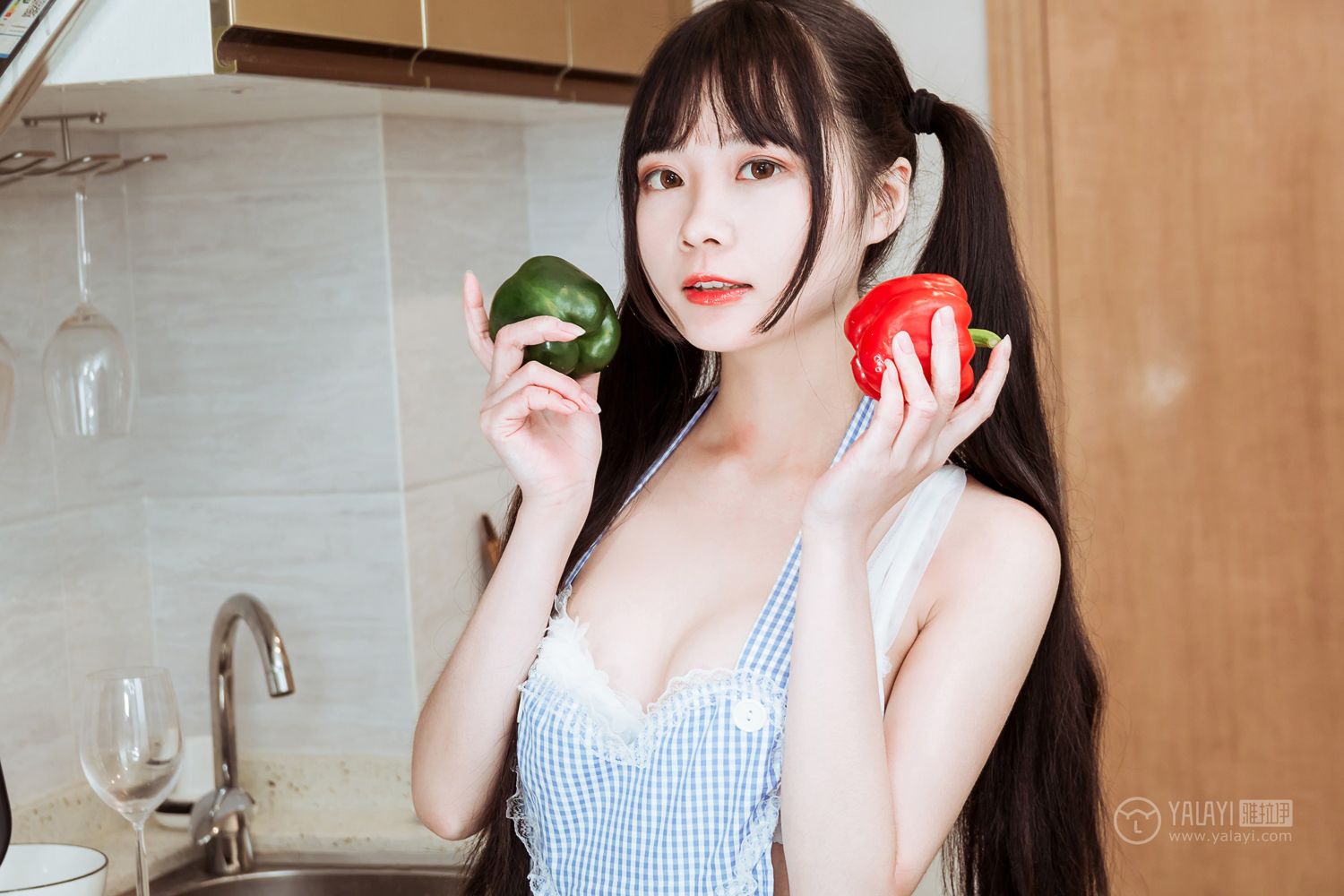 YALAYI Vol. 204 Delicious Kitchen Girl