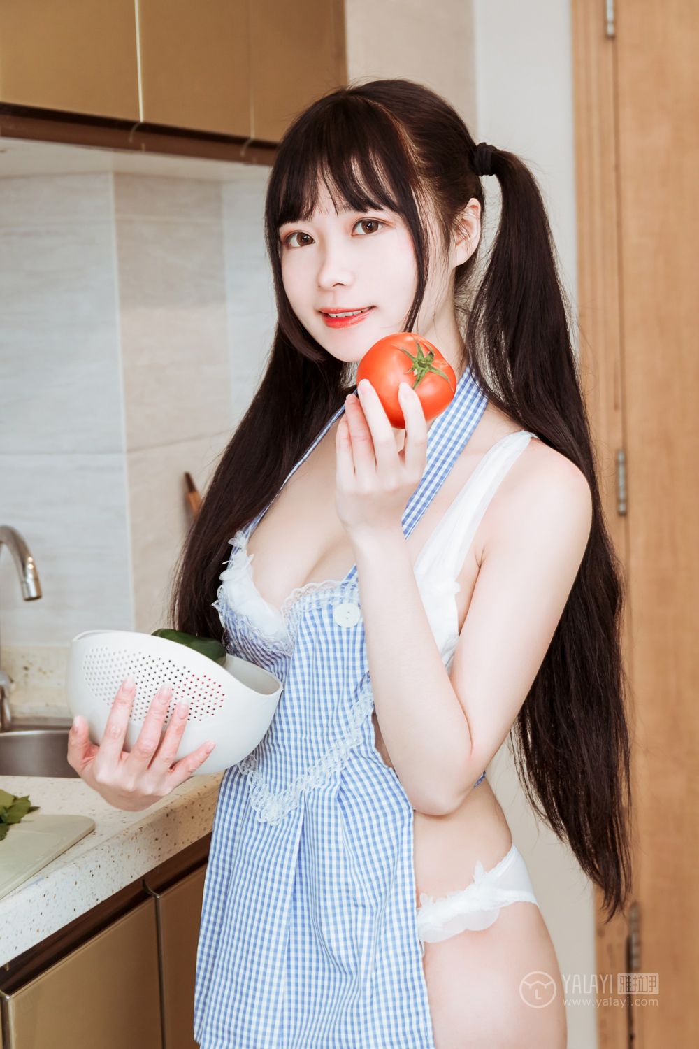 YALAYI Vol. 204 Delicious Kitchen Girl