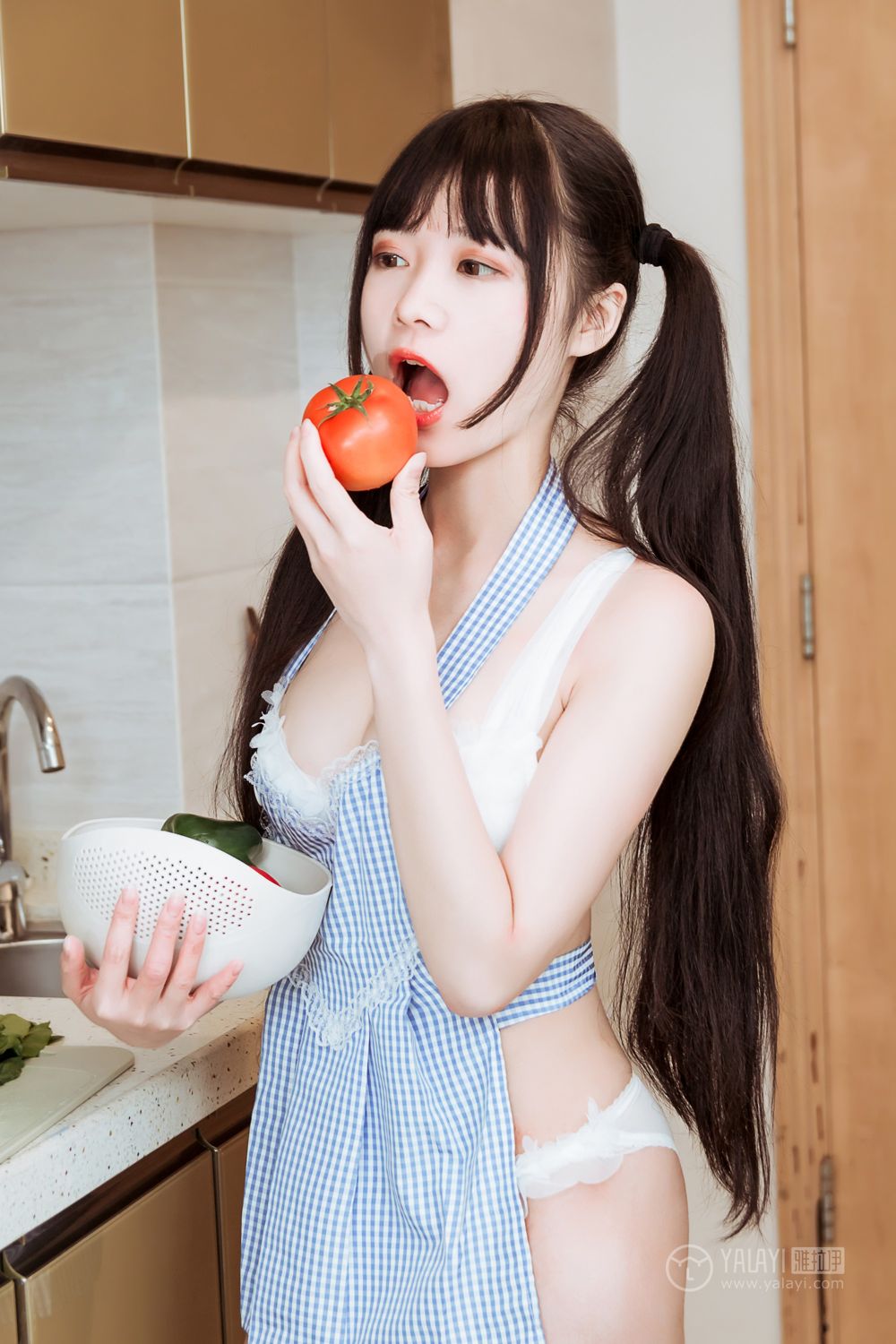 YALAYI Vol. 204 Delicious Kitchen Girl