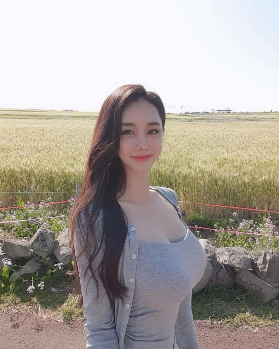 Korean Sweety Girl Candy.Seul Huge Boobs and Tits Pictures