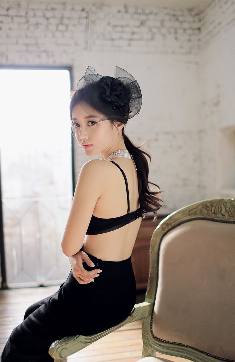 Son Yoon Joo Temperament Bra Picture and Photo 1