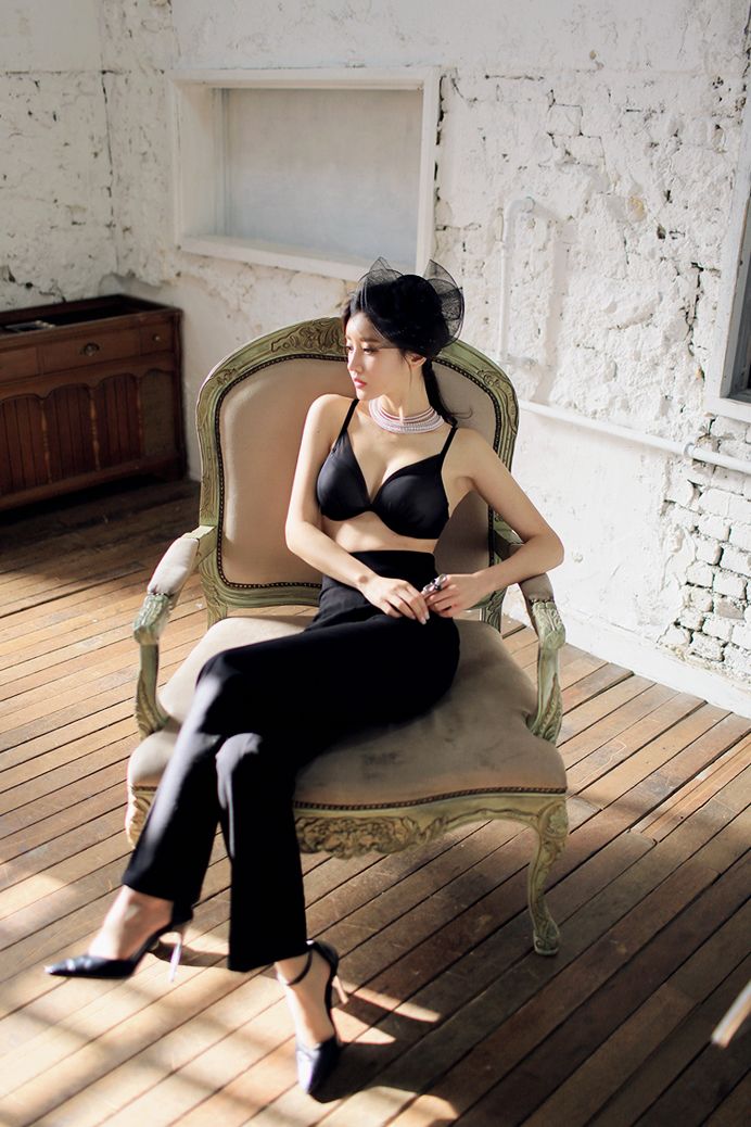 Son Yoon Joo Temperament Bra Picture and Photo 1