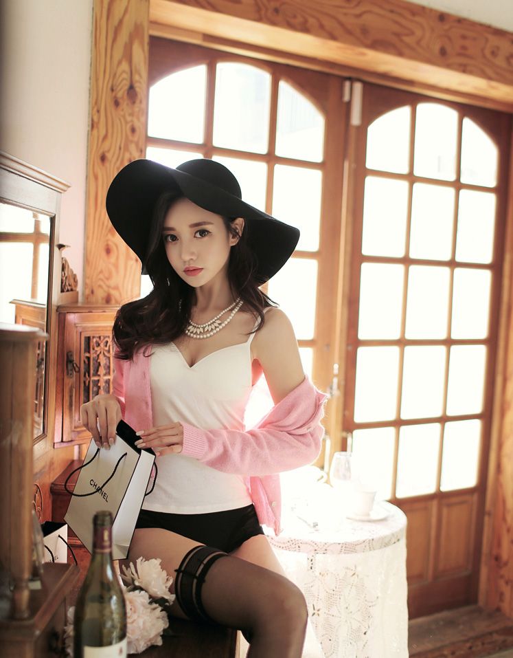 Son Yoon Joo Temperament Bra Picture and Photo 1