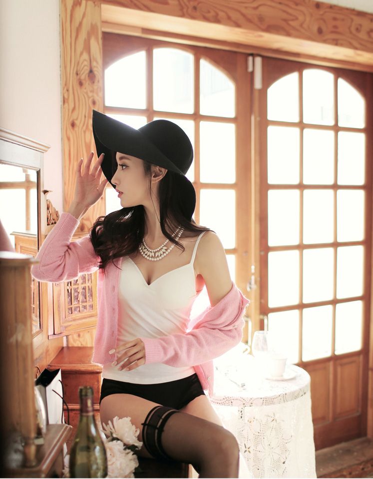 Son Yoon Joo Temperament Bra Picture and Photo 1