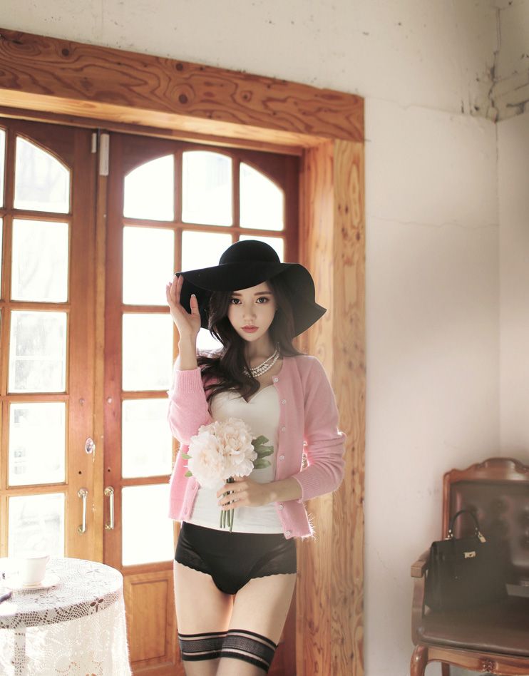 Son Yoon Joo Temperament Bra Picture and Photo 1