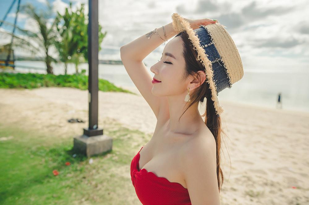 Lee Yeon Jeong MayBeach Bikini Pictures Series 5