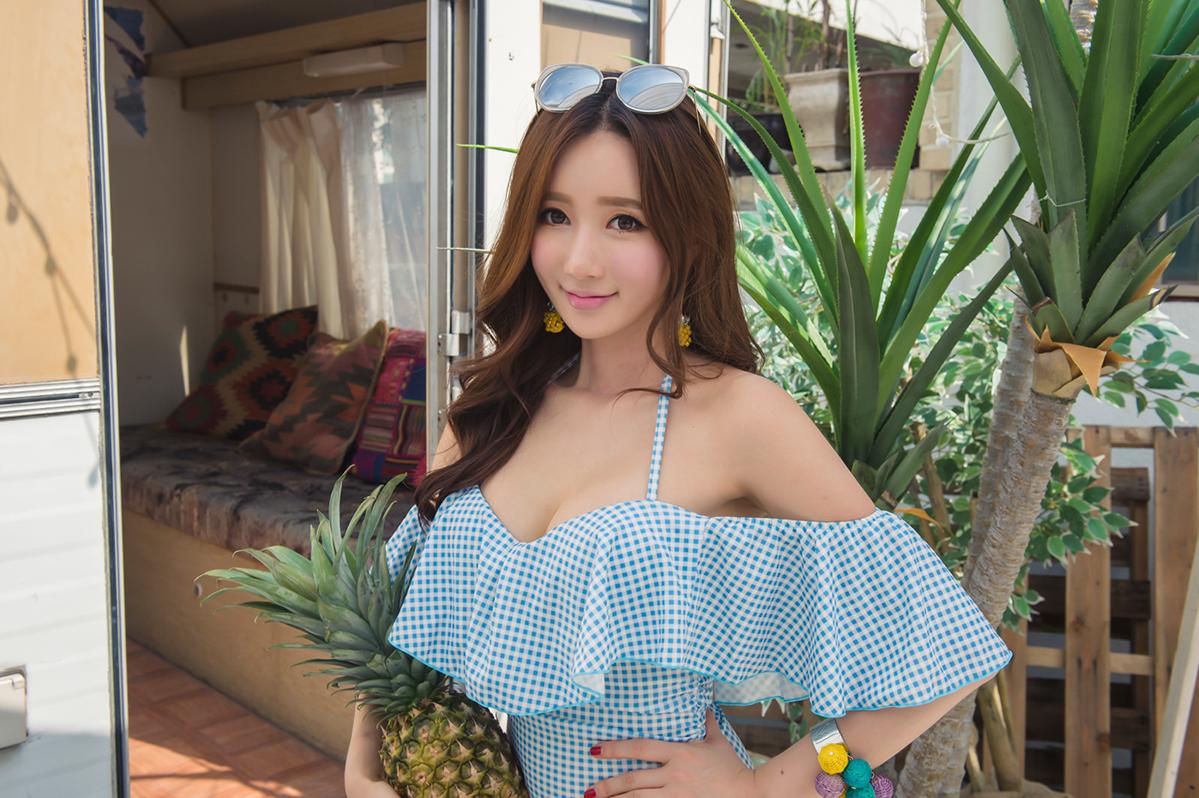 Lee Yeon Jeong MayBeach Bikini Pictures Series 5