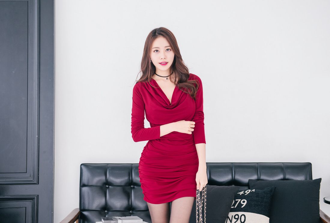 Kim Min Young Black Lace and Legs Picture and Photo 4