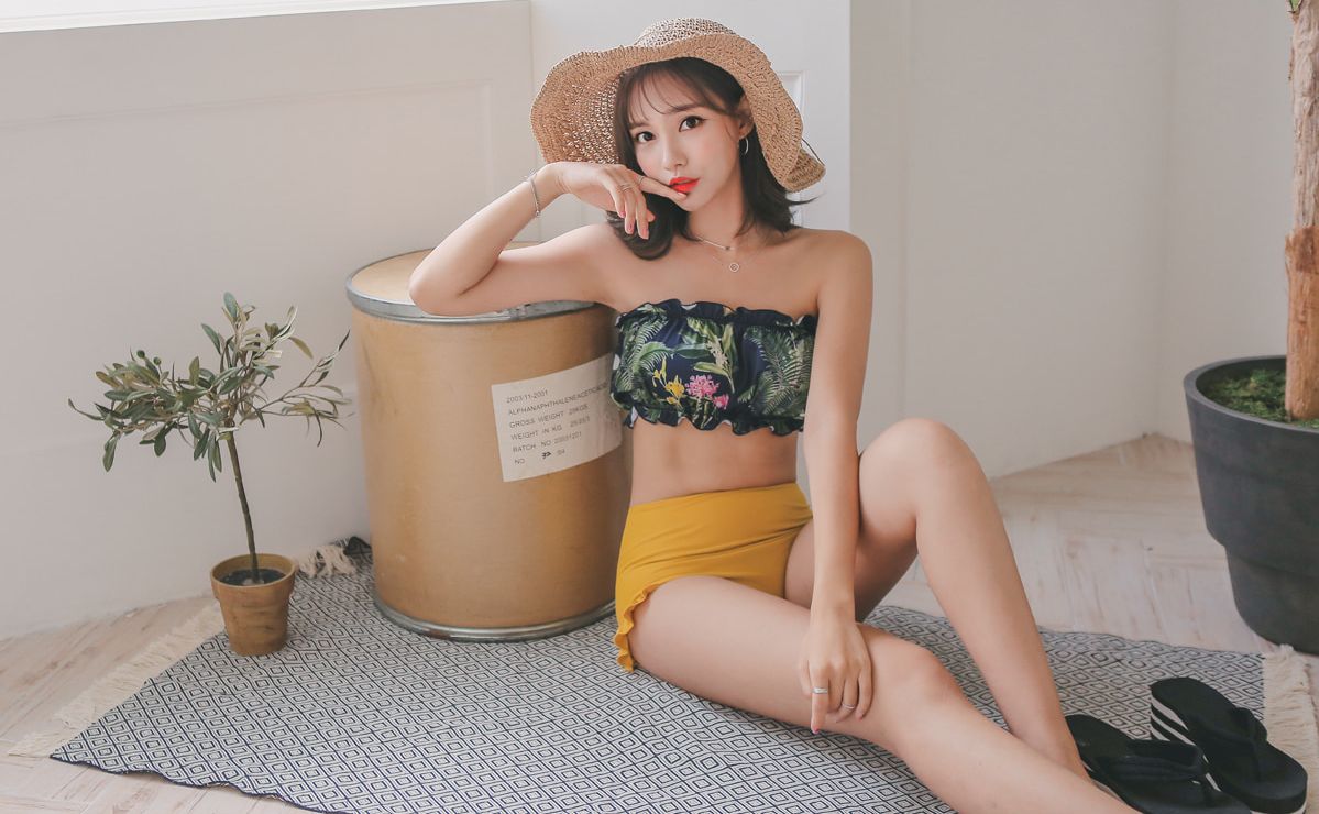 Yeon Ji Eun Lovely Bikini Picture and Photo