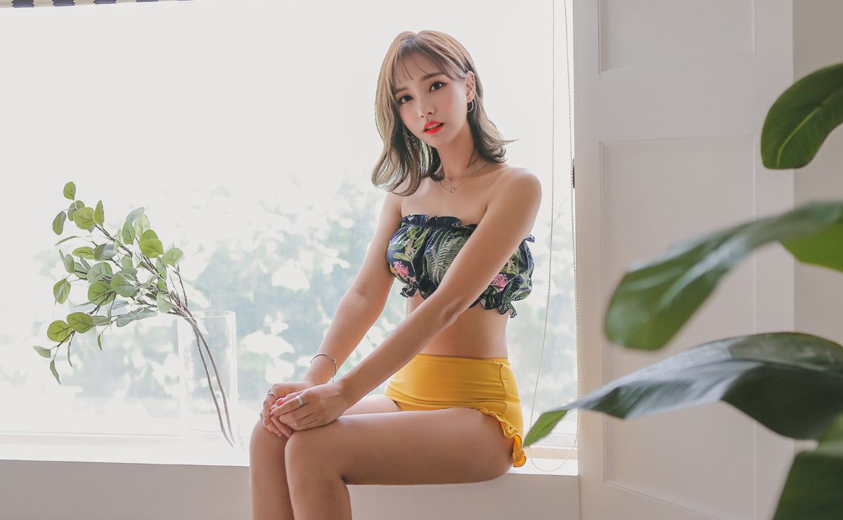 Yeon Ji Eun Lovely Bikini Picture and Photo