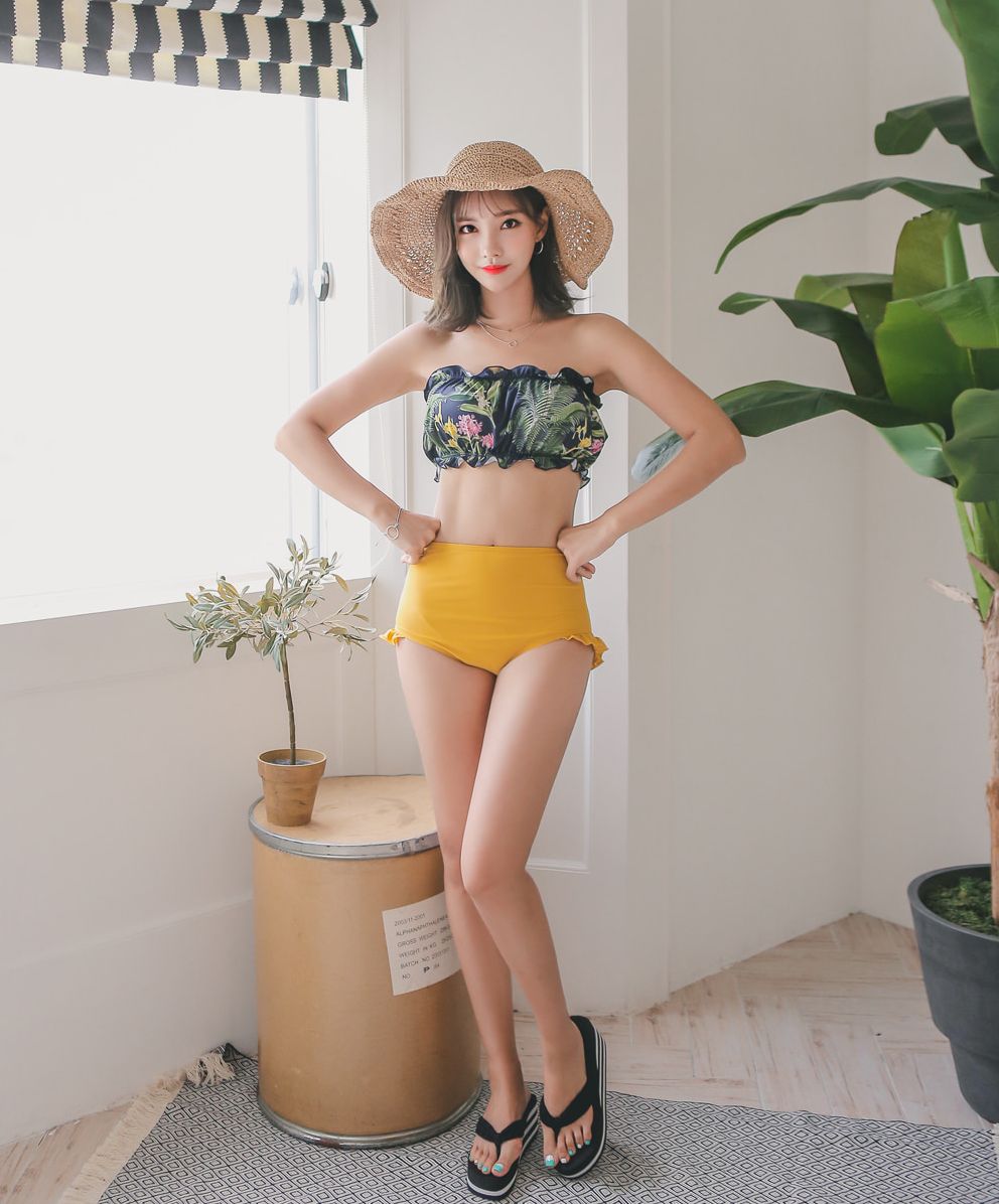 Yeon Ji Eun Lovely Bikini Picture and Photo