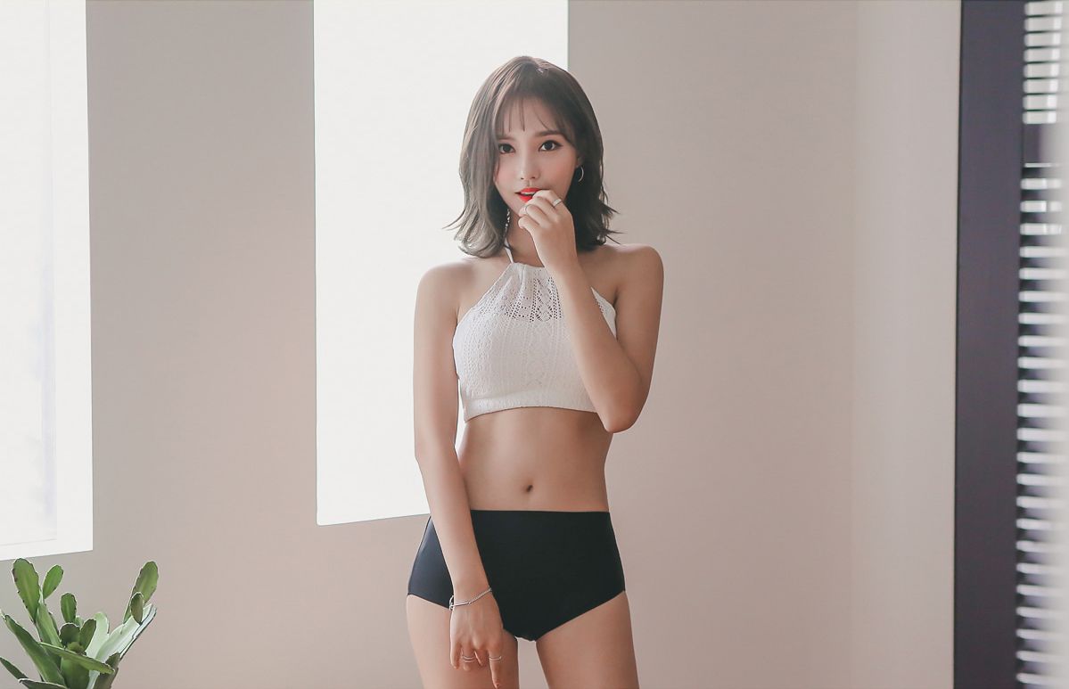 Yeon Ji Eun Lovely Bikini Picture and Photo