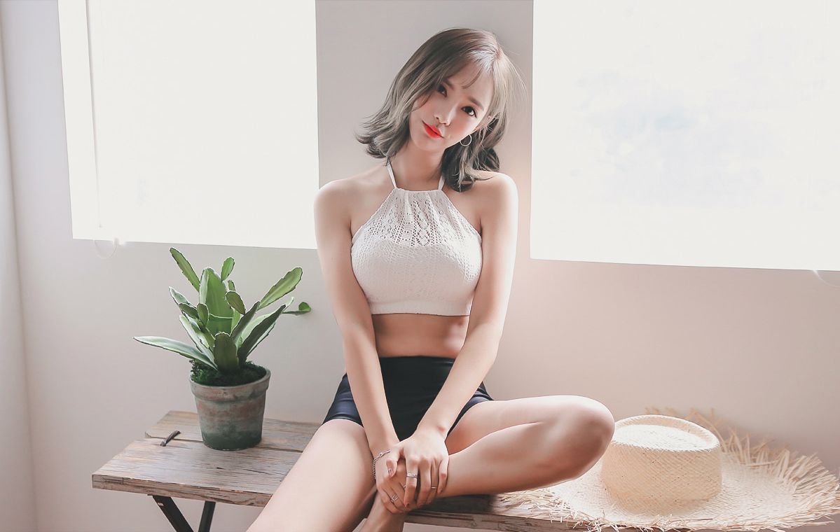 Yeon Ji Eun Lovely Bikini Picture and Photo