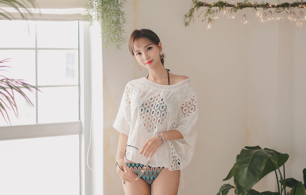 Yeon Ji Eun Lovely Bikini Picture and Photo