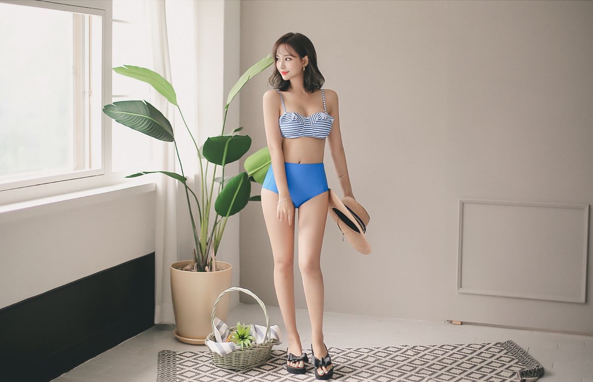 Yeon Ji Eun Lovely Bikini Picture and Photo