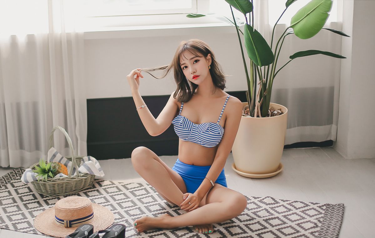 Yeon Ji Eun Lovely Bikini Picture and Photo