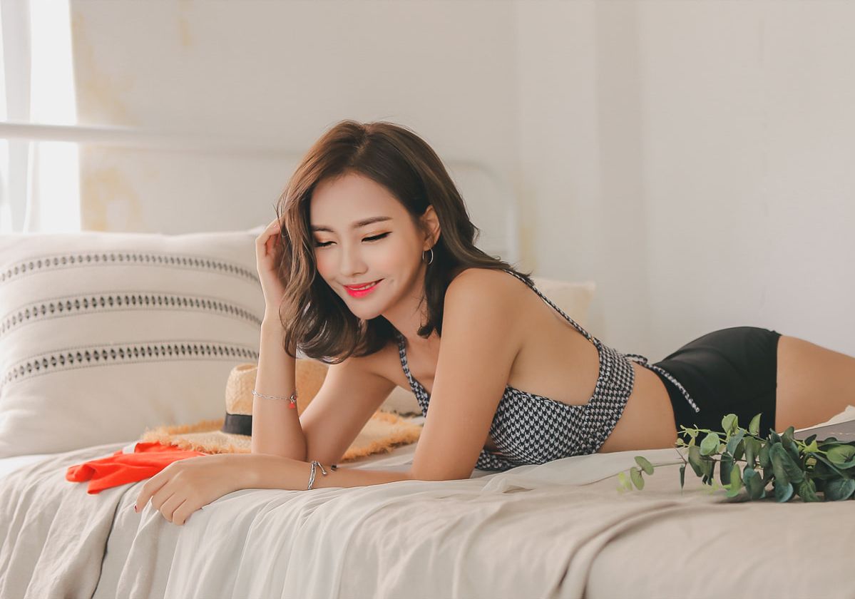 Yeon Ji Eun Lovely Bikini Picture and Photo