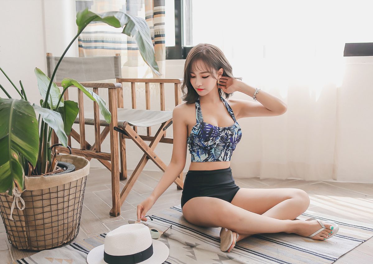 Yeon Ji Eun Lovely Bikini Picture and Photo