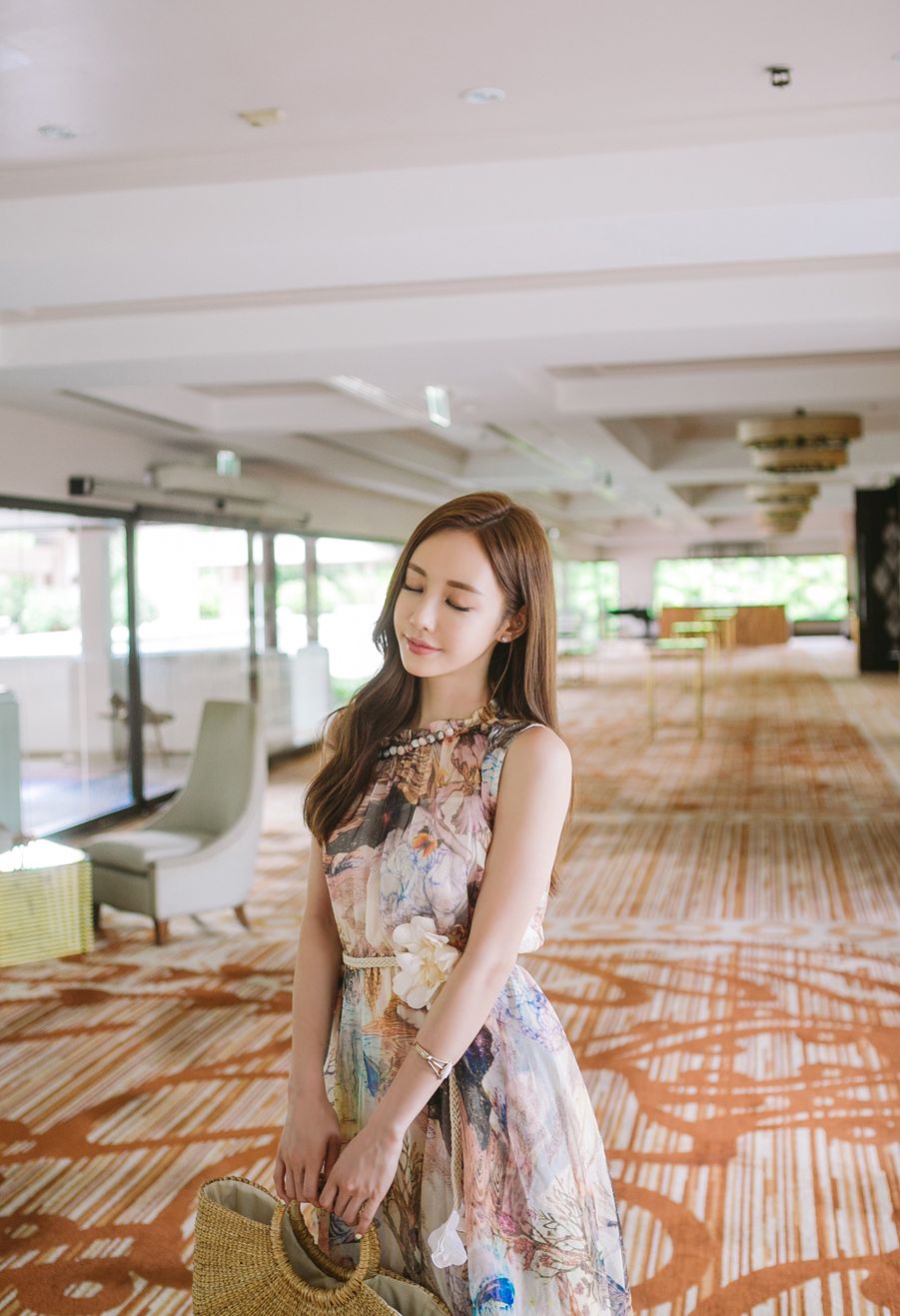 Son Yoon Joo 2017 Phuket Island Skirt Picture Series 1