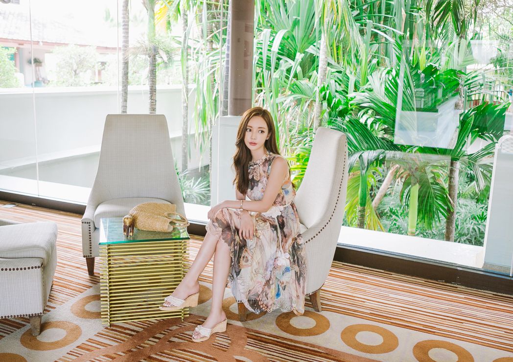 Son Yoon Joo 2017 Phuket Island Skirt Picture Series 1