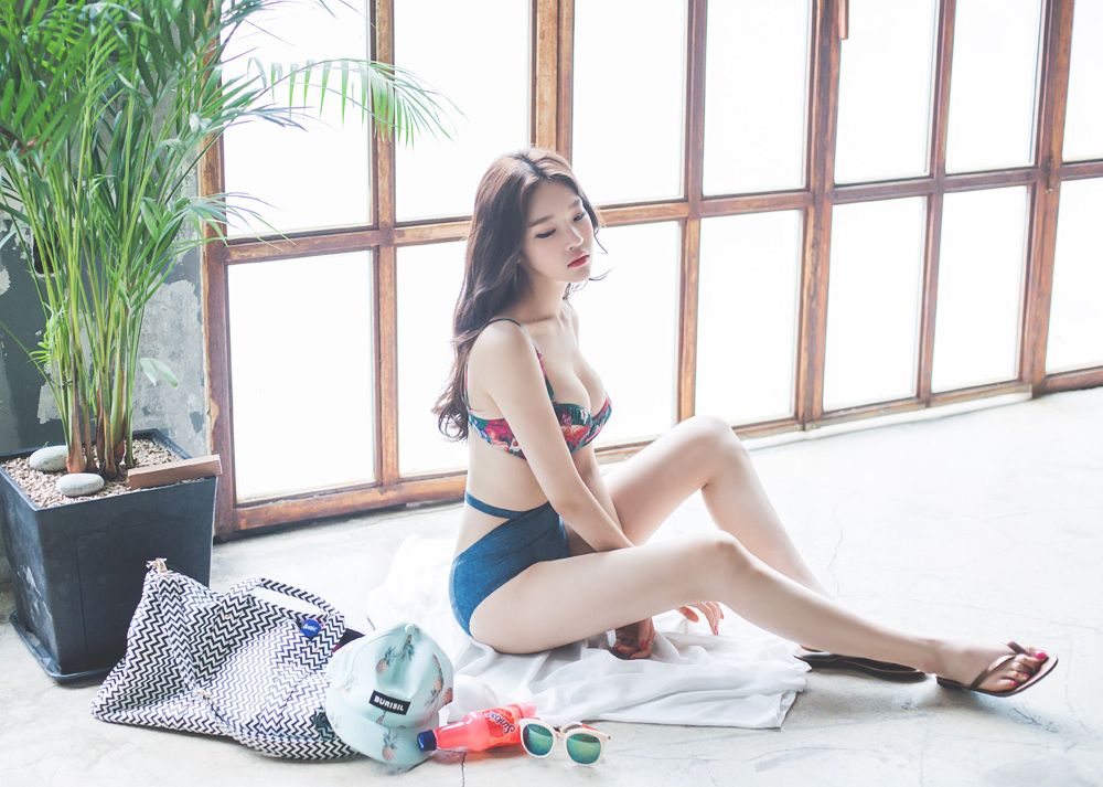 Park Jung Yoon 2016 Bikini and Swimwear Pictures 2