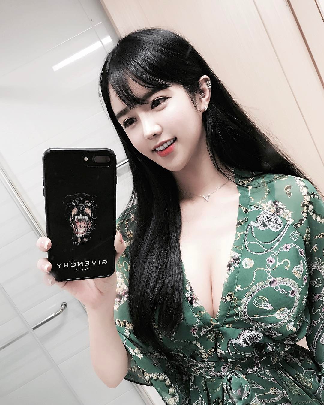 Lee Soo Bin Huge Tits Hot Selfies Picture and Photo