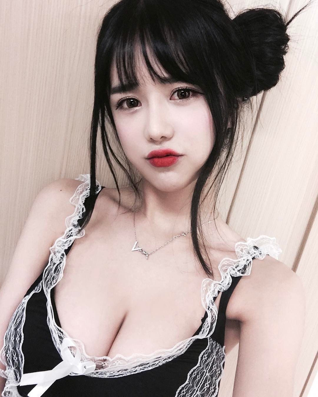 Lee Soo Bin Huge Tits Hot Selfies Picture and Photo