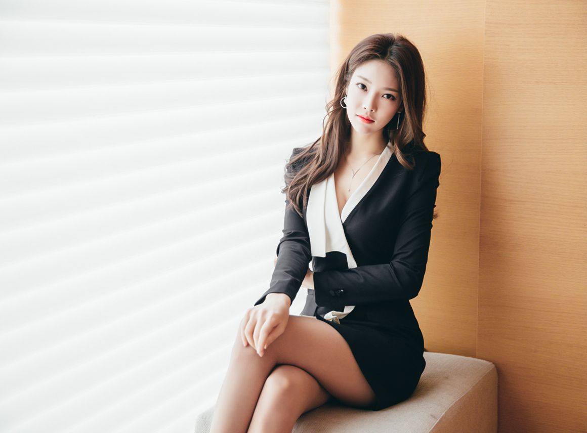 Park Jung Yoon Beautiful Legs Temperament Picture and Photo