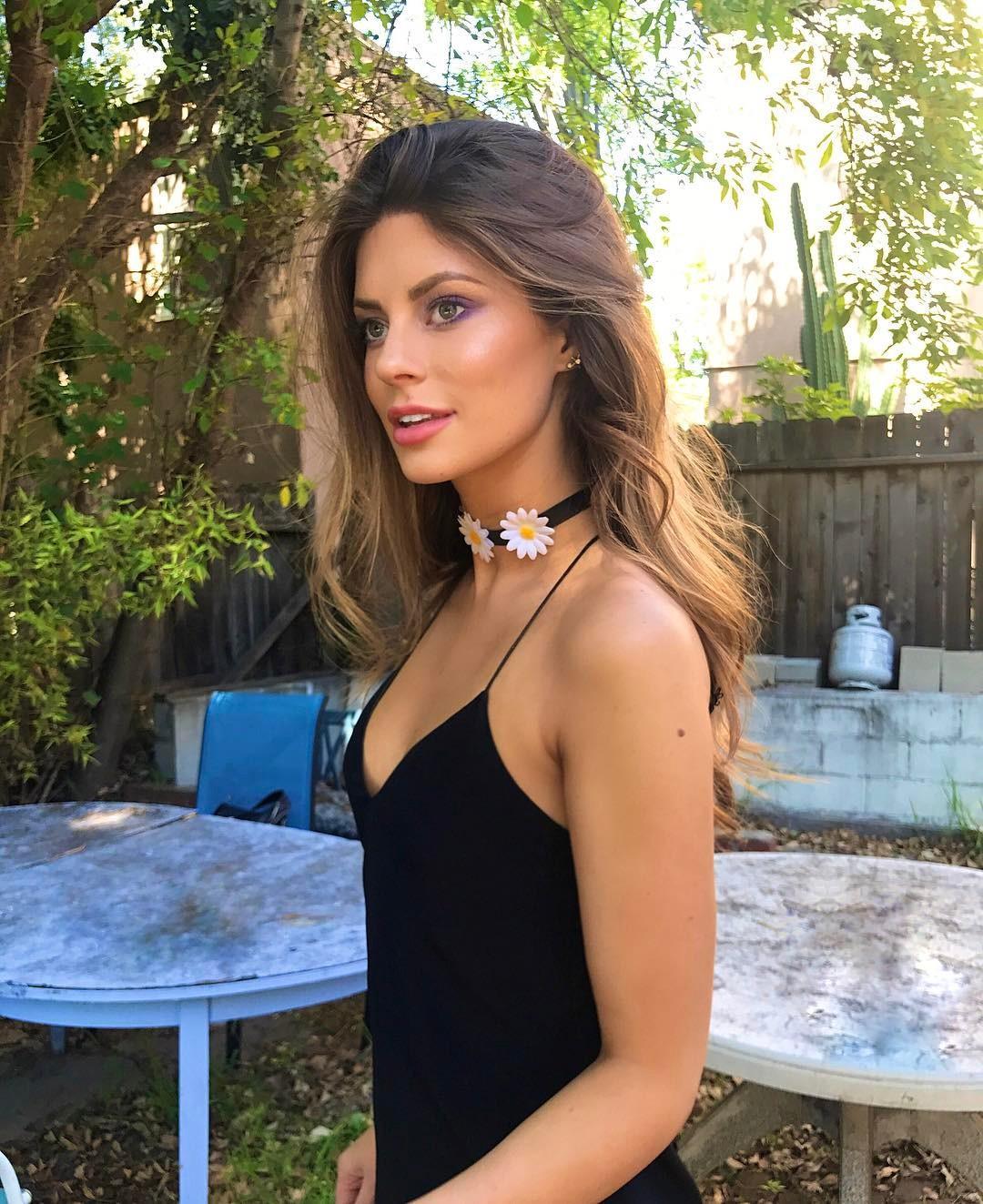 Hannah Stocking Bikini Picture and Photo