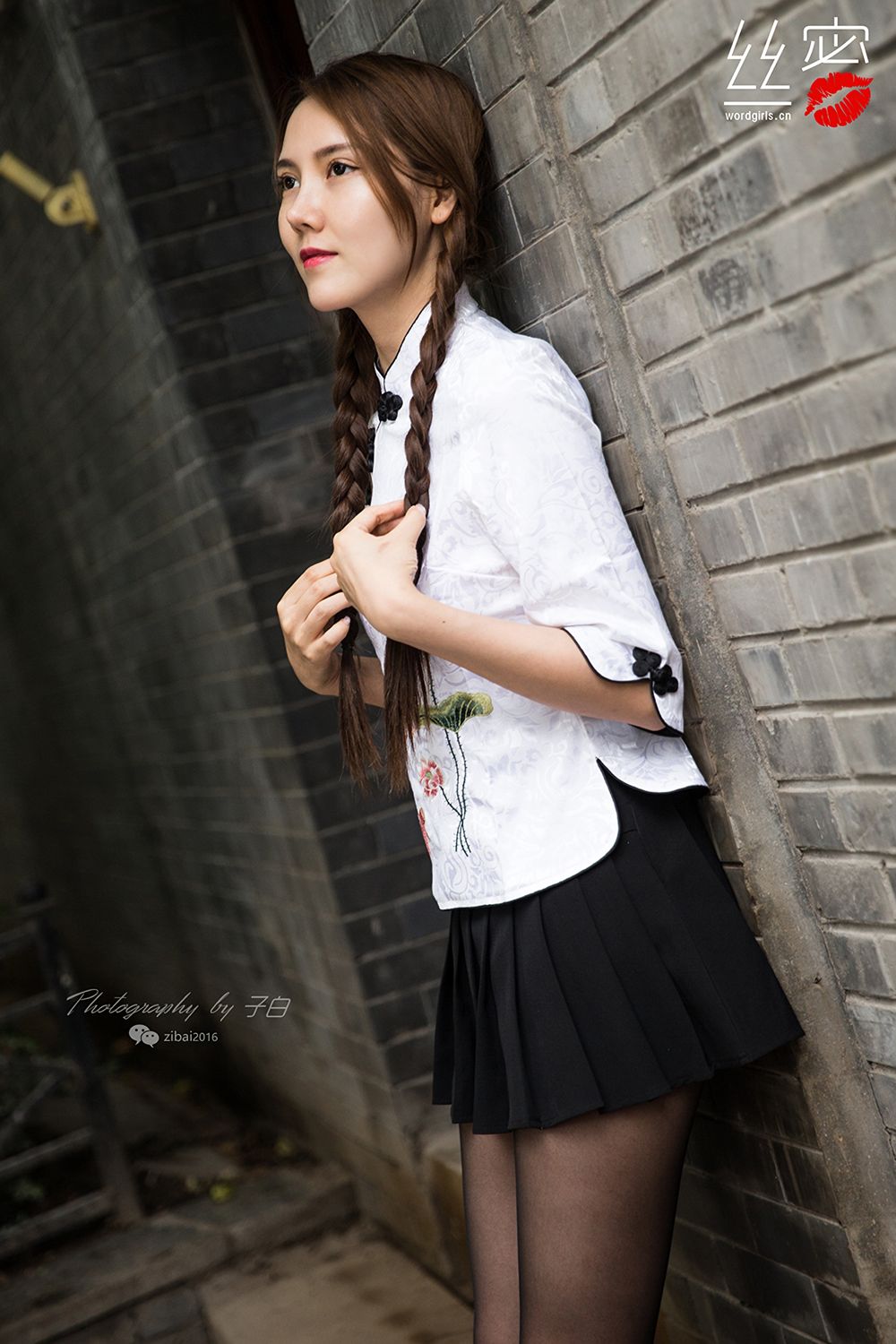 [TouTiao Girls] The black silk chick in the alley