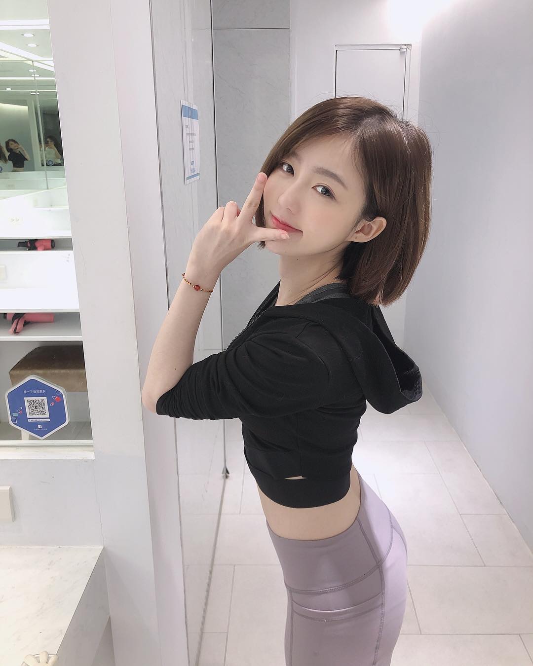 Taiwan Girl Niniko Wong Cute and Sport Photo