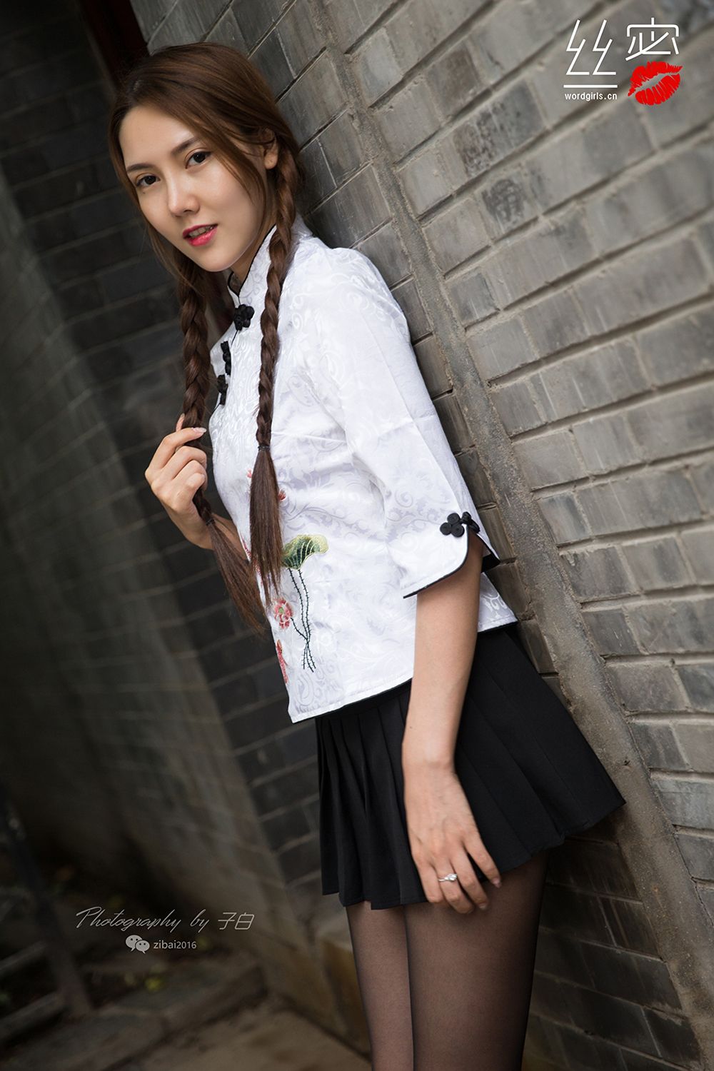 [TouTiao Girls] The black silk chick in the alley