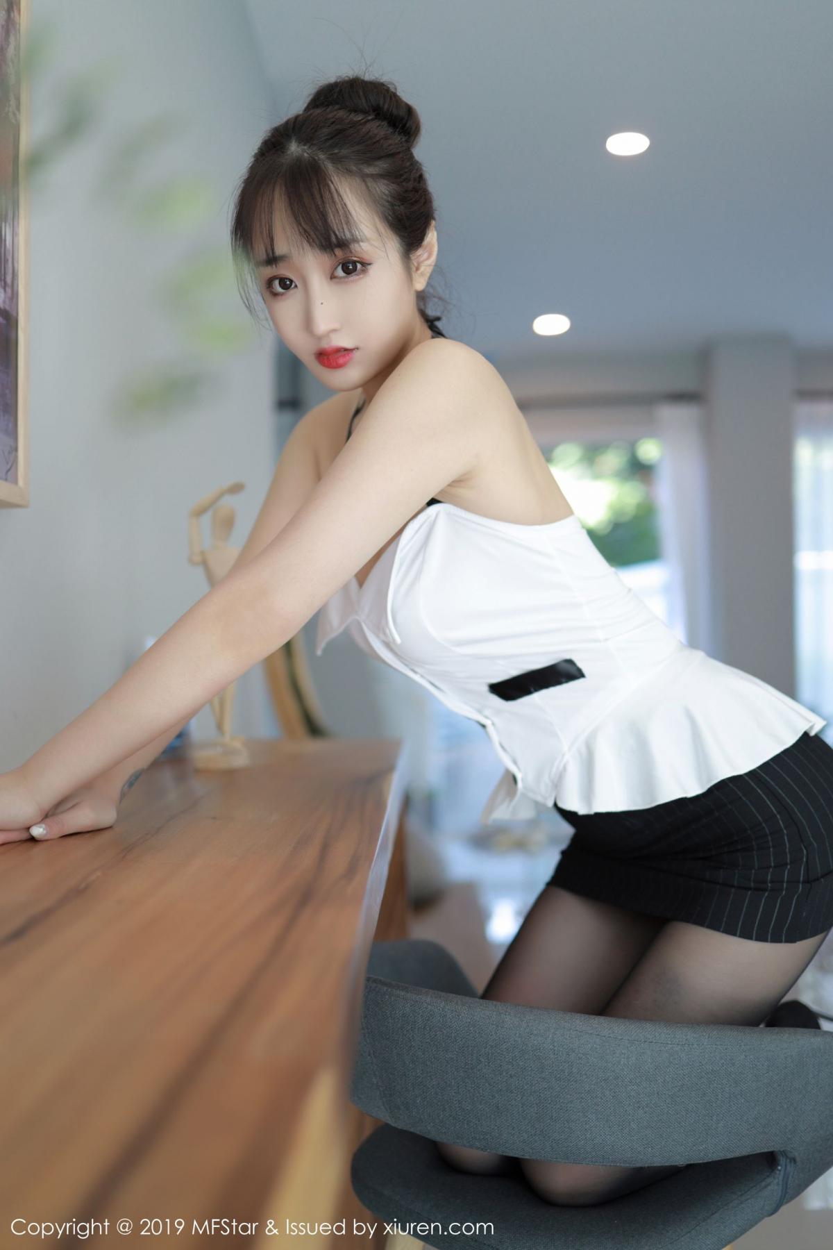 XiuRen Vol.238 Lin Zi Xin