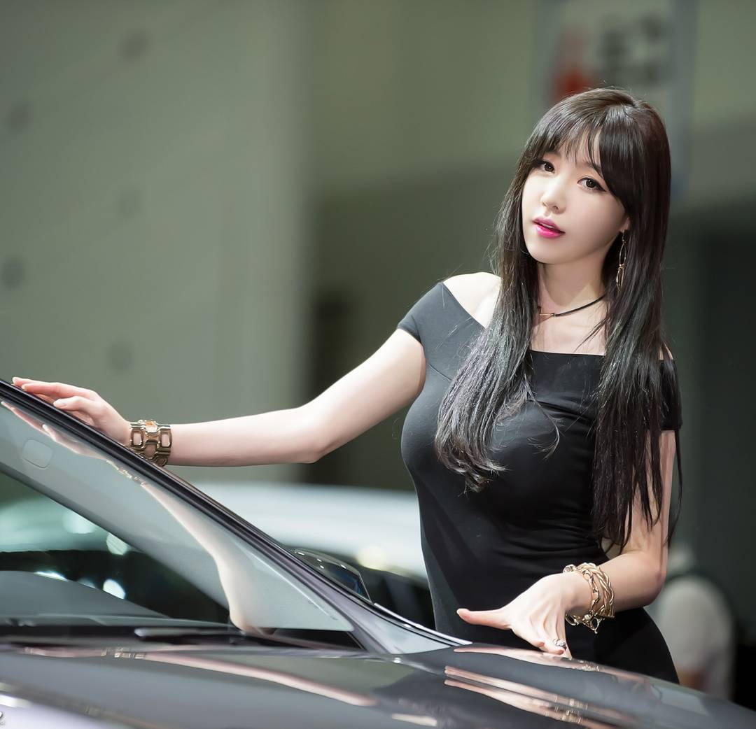 Hong Ji Yeon Car Model Picture and Photo