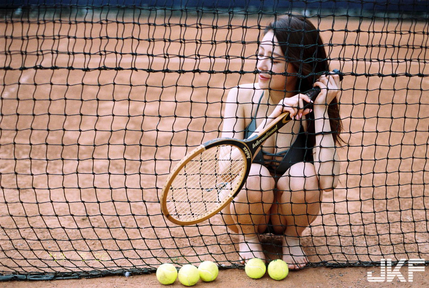 Elves on the Tennis Court