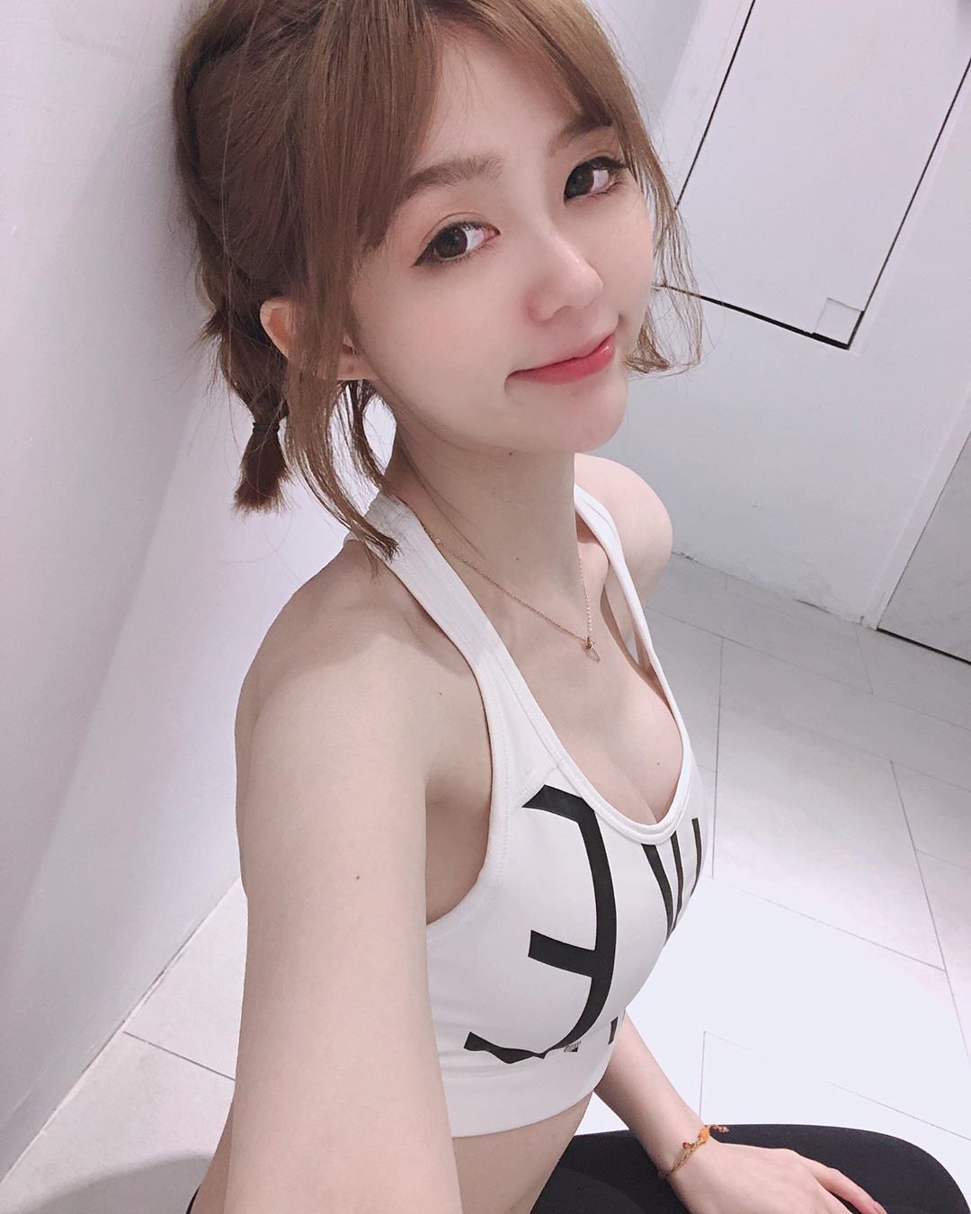 Taiwan Girl Niniko Wong Cute and Sport Photo