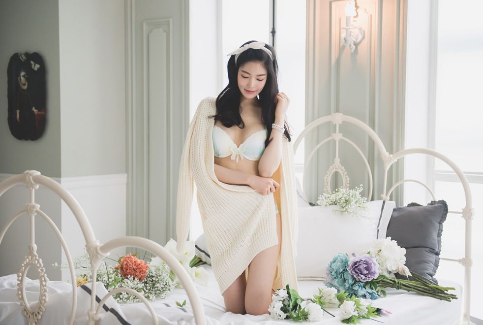 Park Jung Yoon 2016 Cool Bra Picture and Photo