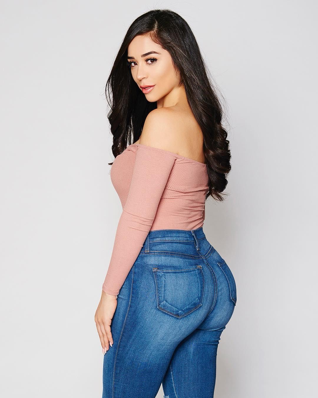 Jacky Romero Big Booty Wild Picture and Photo