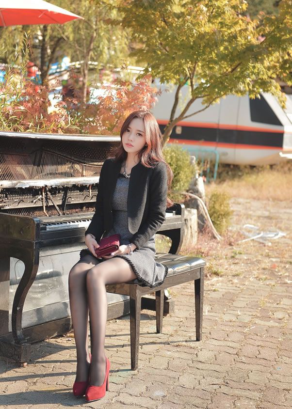 Son Yoon Joo 2014 Beautiful Legs Temperament Picture and Photo